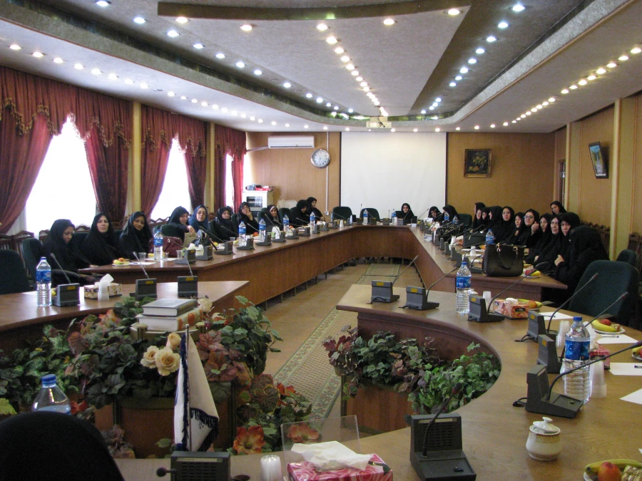 نشست صمیمی و تخصصی تحلیل عملکرد واحد کارورزی در پردیس فاطمه الزهرا(س) برگزار شد.
