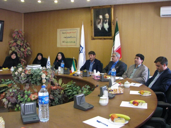 نشست صمیمی و تخصصی تحلیل عملکرد واحد کارورزی در پردیس فاطمه الزهرا(س) برگزار شد.