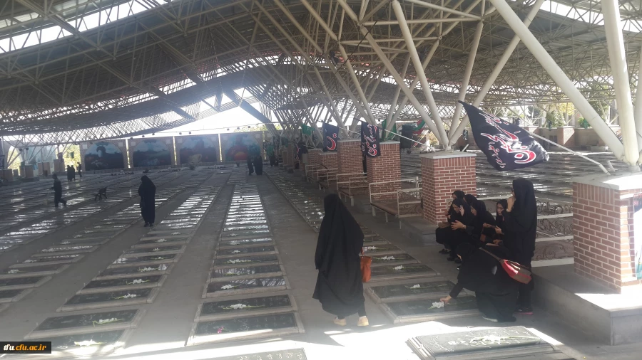 غبارروبی و عطرافشانی مزار شهدا در دومین روز از هفته دفاع مقدس توسط دانشجو معلمان پردیس فاطمه الزهرا(س) تبریز