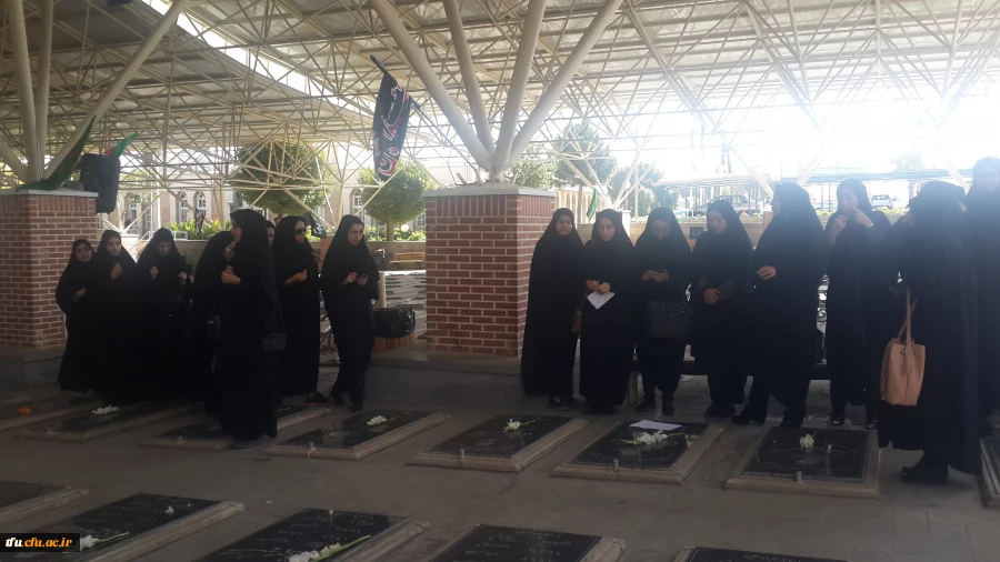 غبارروبی و عطرافشانی مزار شهدا در دومین روز از هفته دفاع مقدس توسط دانشجو معلمان پردیس فاطمه الزهرا(س) تبریز