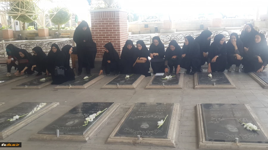 غبارروبی و عطرافشانی مزار شهدا در دومین روز از هفته دفاع مقدس توسط دانشجو معلمان پردیس فاطمه الزهرا(س) تبریز