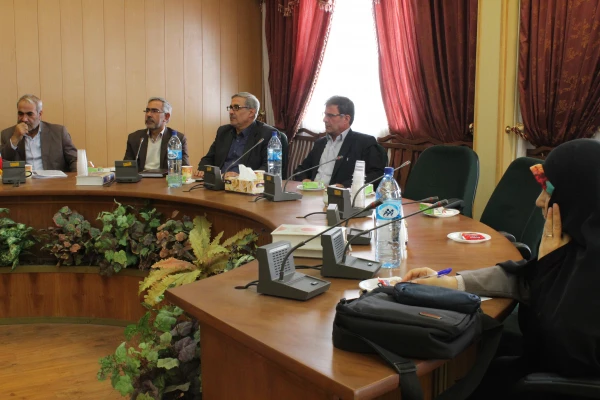 جلسه مدیران گروه و اساتید راهنما در پردیس فاطمه الزهرا(س) برگزار شد.