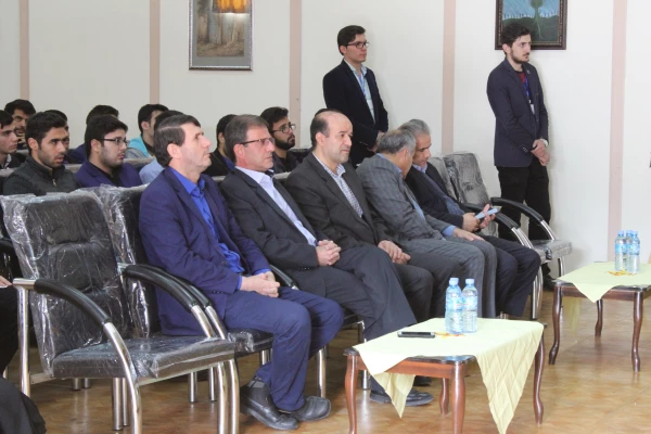 به همت کانون مهدویت همایش منتظران در محراب در پردیس فاطمه الزهرا(س) برگزار شد.