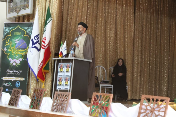 به همت کانون مهدویت همایش منتظران در محراب در پردیس فاطمه الزهرا(س) برگزار شد.