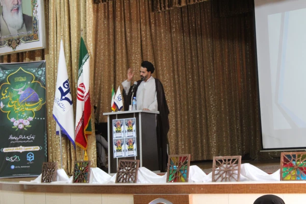 به همت کانون مهدویت همایش منتظران در محراب در پردیس فاطمه الزهرا(س) برگزار شد.