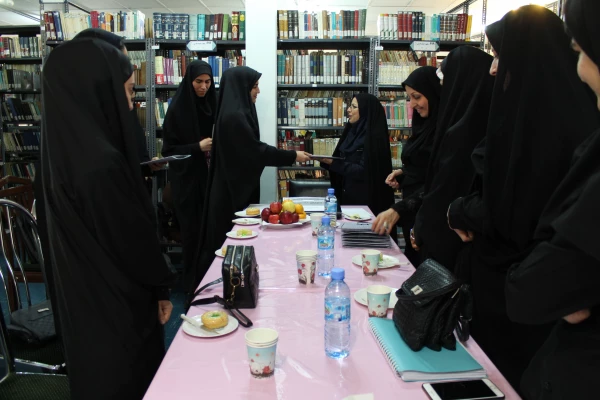 مراسم تجلیل از دانشجویان برتر در پردیس فاطمه الزهرا(س) صورت پذیرفت.