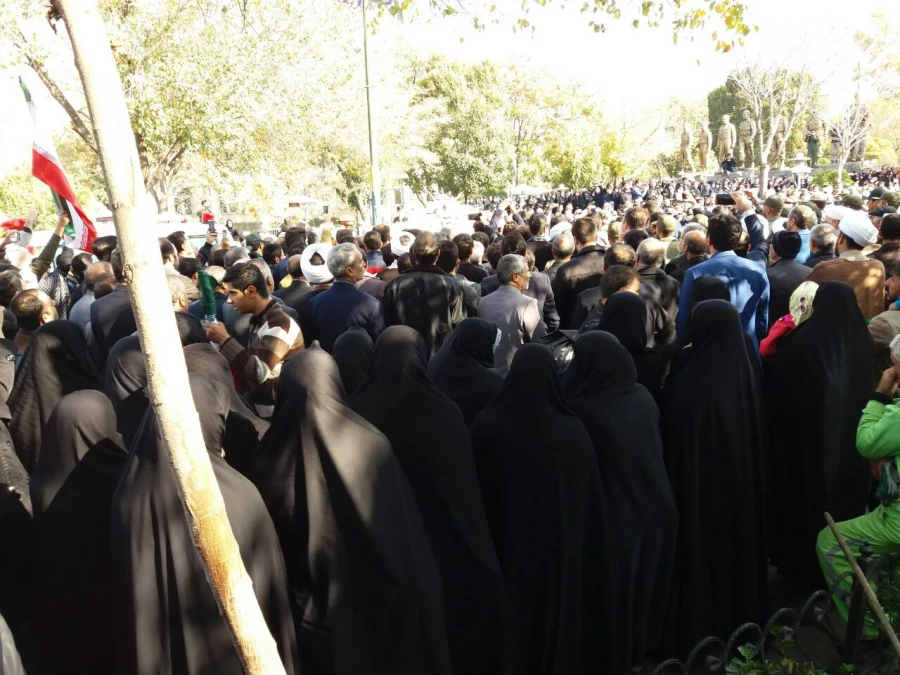 حضور دانشجومعلمان پردیس فاطمه الزهرا(س)در مراسم تشییع شهید مدافع حرم وحید فرهنگی والا