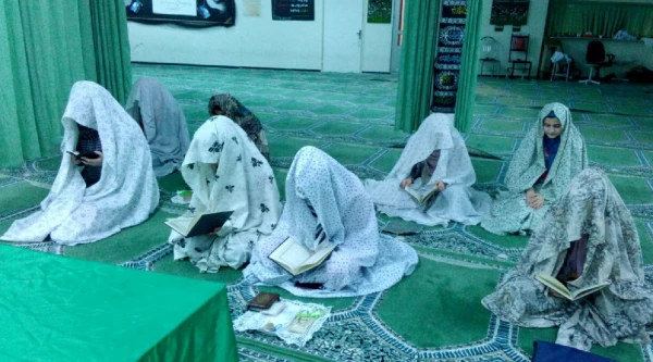 در هفته قرآنی در پردیس فاطمه الزهرا(س) صورت گرفت. 2