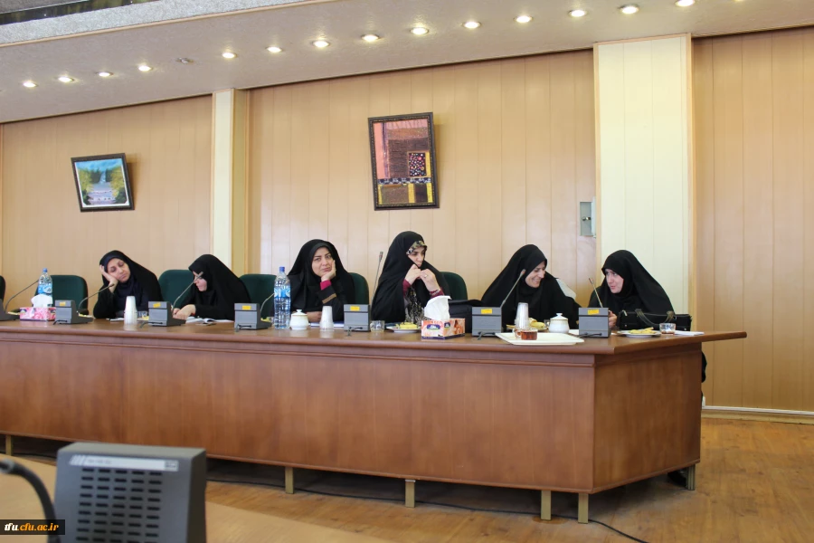 با همکاری دفتر نهاد مقام معظم رهبری جلسه هم اندیشی اساتید در پردیس فاطمه الزهرا(س) برگزار شد.