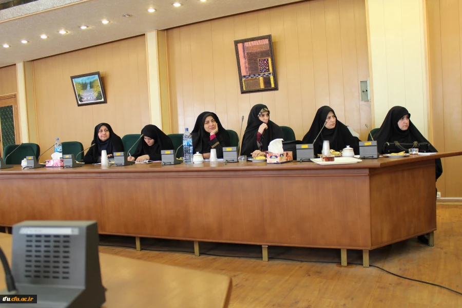 با همکاری دفتر نهاد مقام معظم رهبری جلسه هم اندیشی اساتید در پردیس فاطمه الزهرا(س) برگزار شد.