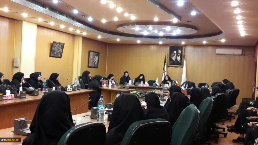 کارگاه  ارتباطات در فضای مجازی در پردیس فاطمه الزهرا(س) برگزار شد.