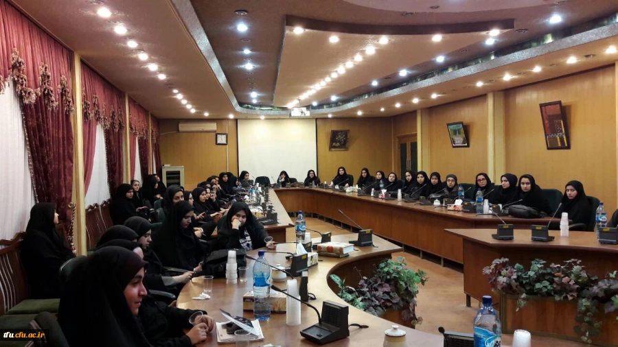 کارگاه  ارتباطات در فضای مجازی در پردیس فاطمه الزهرا(س) برگزار شد.