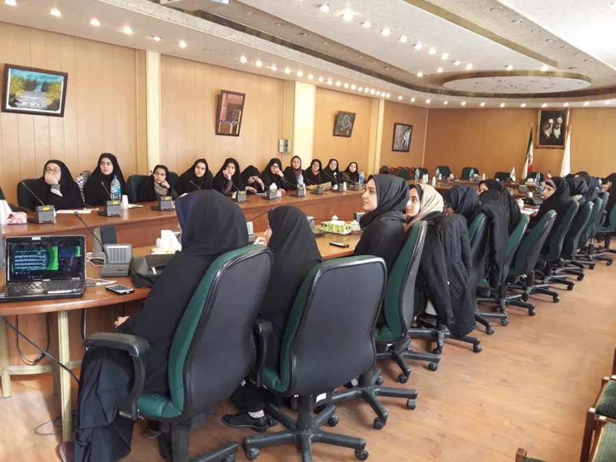 به همت کانون زبان انگلیسی کارگاه ترجمه زبان در پردیس فاطمه الزهرا(س) برگزار شد.