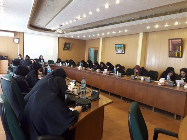 به همت کانون زبان انگلیسی کارگاه ترجمه زبان در پردیس فاطمه الزهرا(س) برگزار شد.