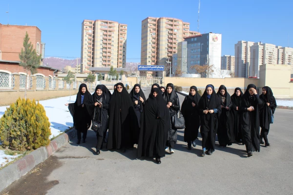 دانشجومعلمان پردیس فاطمه الزهرا(س) از جانبازان 8 سال دفاع مقدس دیدار کردند.