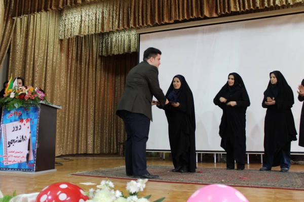 مراسم بزرگداشت روز دانشجو در پردیس فاطمه الزهرا(س) برگزار شد.