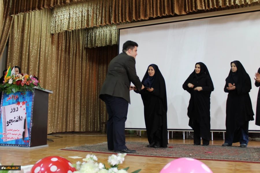 مراسم بزرگداشت روز دانشجو در پردیس فاطمه الزهرا(س) برگزار شد.