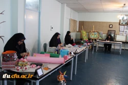 به مناسبت هفته پژوهش نمایشگاه آثار هنری و صنایع دستی دانشجومعلمان در پردیس فاطمه الزهرا(س) تبریز افتتاح شد.