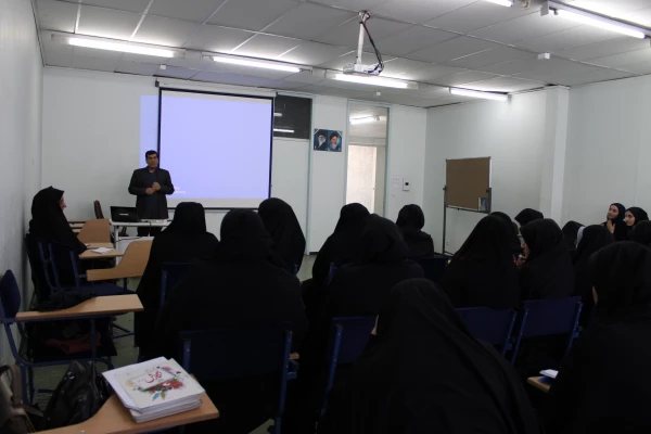 کارگاه کاربرد گونه های زبانی قرآن کریم در تدریس مدرسه ای در پردیس فاطمه الزهرا(س) برگزار شد.