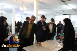 به مناسبت هفته پژوهش نمایشگاه آثار هنری و صنایع دستی دانشجومعلمان در پردیس فاطمه الزهرا(س) تبریز افتتاح شد.