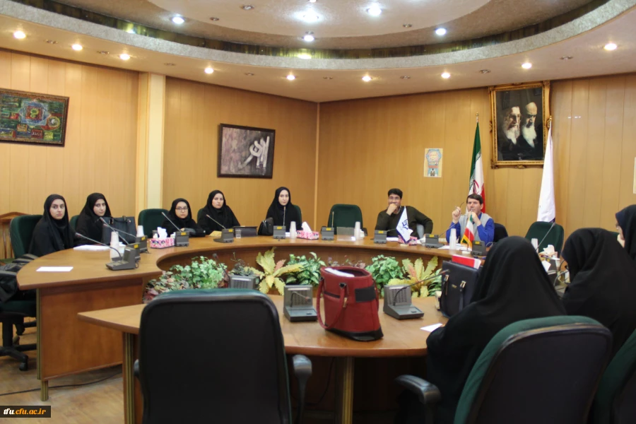 نشست صمیمی مدیریت امور پردیس های استان آذربایجان شرقی با دانشجومعلمان پردیس فاطمه الزهرا(س)