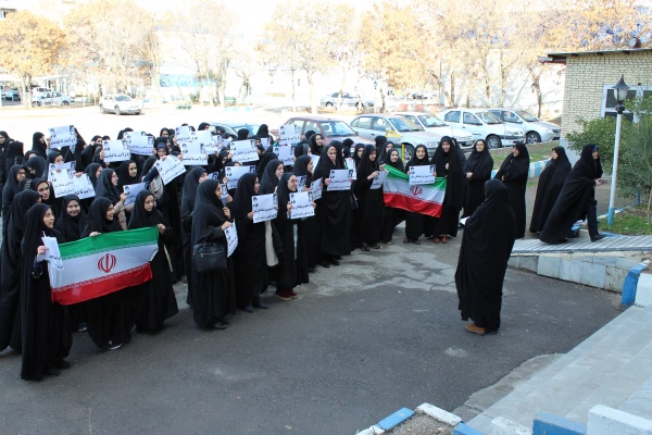 اعتراض دانشجومعلمان پردیس فاطمه الزهرا(س) بر علیه یاوه گویی های اخیر ترامپ