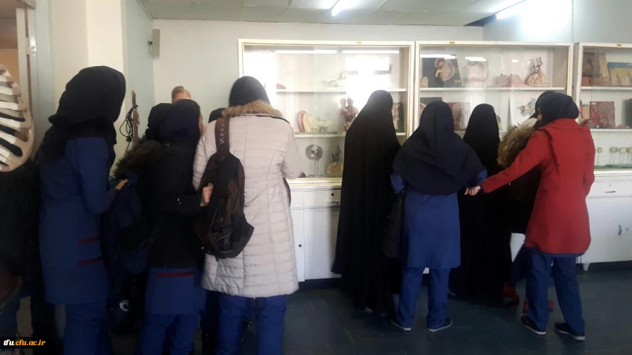 دانش آموزان به منظور ایجاد انگیزه و ادامه تحصیل در دانشگاه فرهنگیان از پردیس فاطمه الزهرا(س) بازدید کردند.