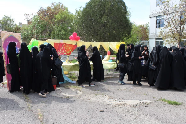 ایستگاه صلواتی به مناسبت عید مبعث رسول اکرم (ص) در پردیس فاطمه الزهرا(س) برپا شد.