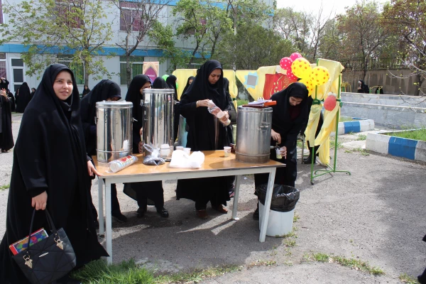 ایستگاه صلواتی به مناسبت عید مبعث رسول اکرم (ص) در پردیس فاطمه الزهرا(س) برپا شد.