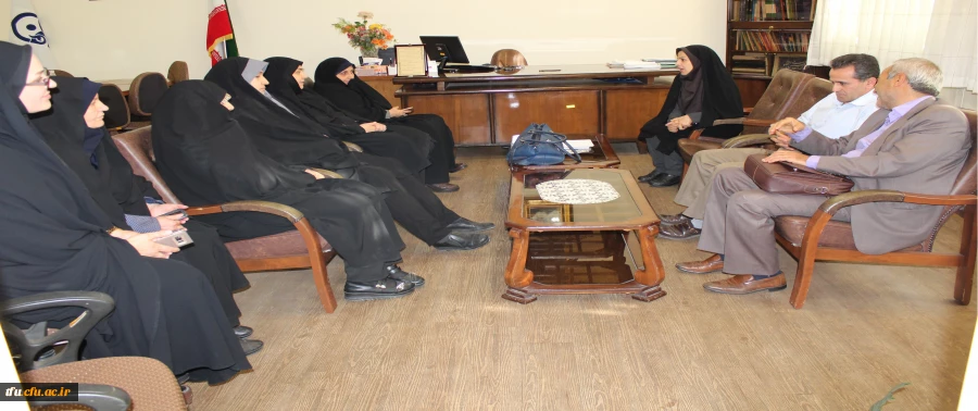 طی مراسمی از سرپرست نمونه شبانه روزی و مسئول روابط عمومی تجلیل به عمل آمد. 2