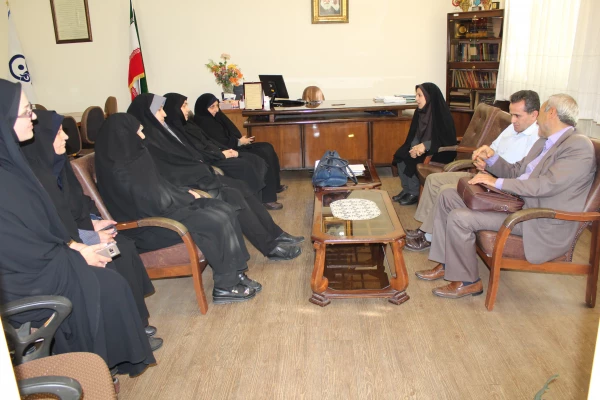 طی مراسمی از سرپرست نمونه شبانه روزی و مسئول روابط عمومی تجلیل به عمل آمد.