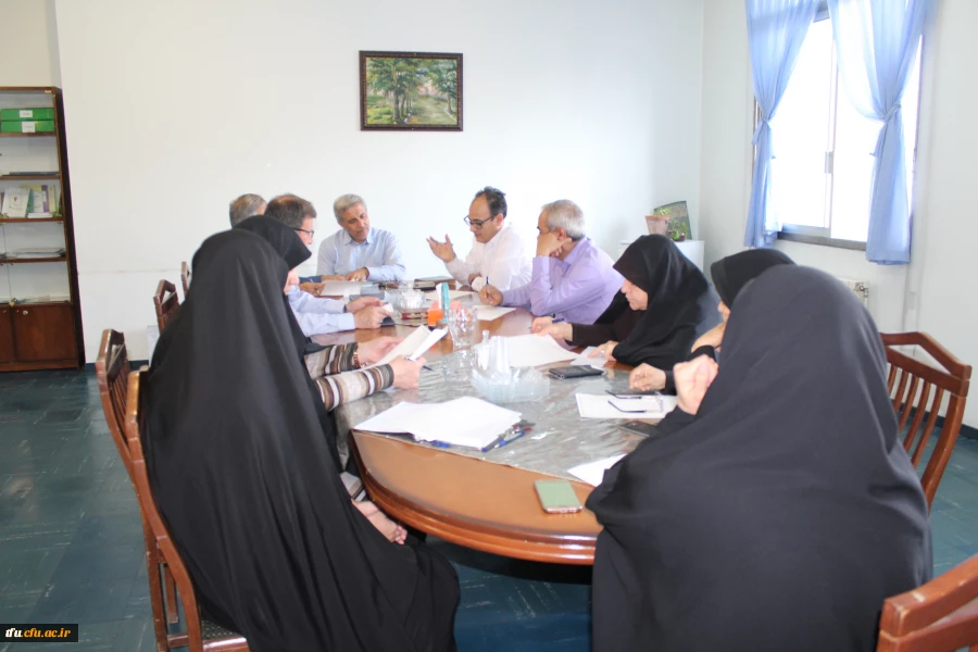 کمیته پژوهش پردیس فاطمه الزهرا(س) تشکیل جلسه داد