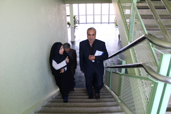 دکتر خدیوی مدیریت امور پردیس های استانی از خوابگاه شهید بهشتی پردیس فاطمه الزهرا(س) که در شرف تکمیل و افتتاح است بازدید کردند