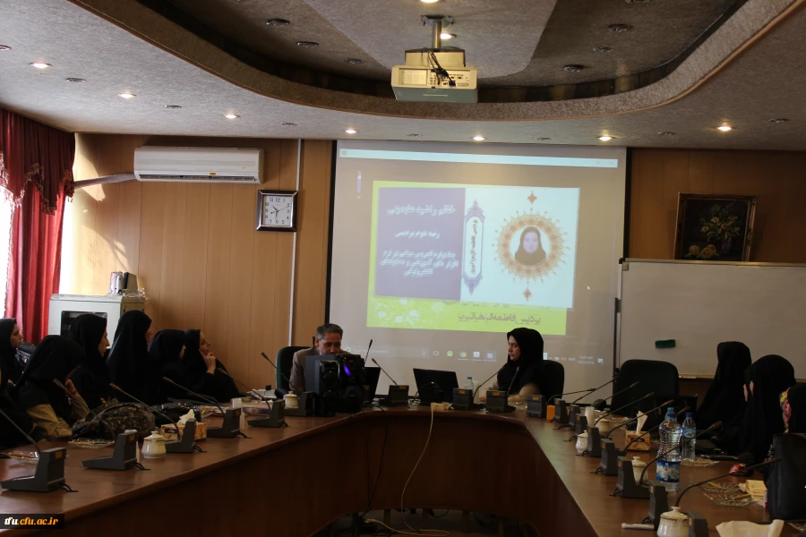 برگزاری "نشست تخصصی تولید محتوای الکترونیکی با محوریت جشنواره رشد" در پردیس فاطمه الزهرا(س)