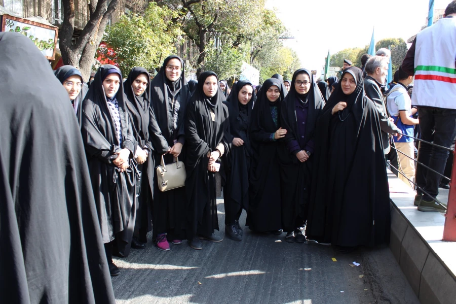 شرکت کارکنان، اساتید و دانشجویان پردیس فاطمه الزهرا(س) در راهپیمایی روز 13 آبان ‏