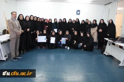 به مناسبت هفته پژوهش نمایشگاه دستاوردهای دانشجویی در زمینه فیزیک و ریاضی افتتاح شد