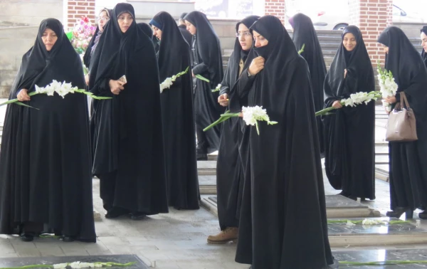 به مناسبت چهلمین سال انقلاب اسلامی و به همت واحد فرهنگی برگزار شد:

آیین غبارروبی مزار شهدا وادی رحمت تبریز 2