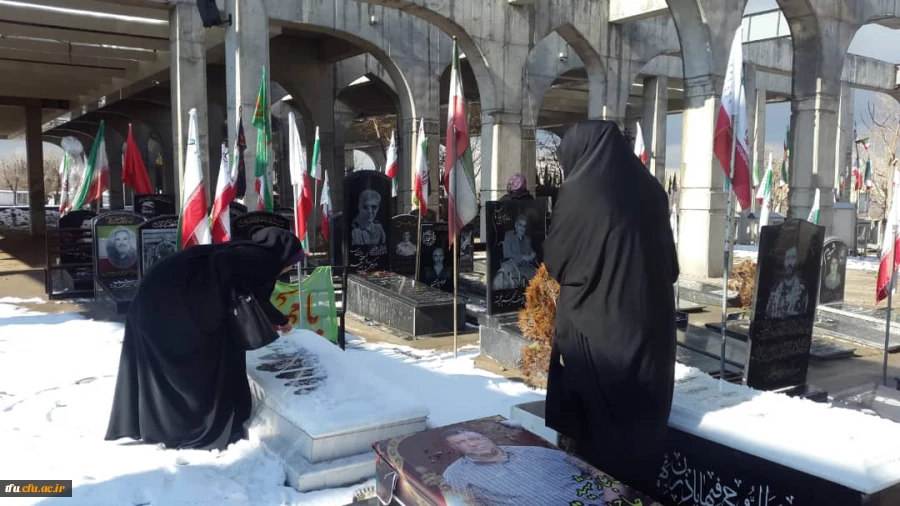 به مناسبت چهلمین سال انقلاب اسلامی و به همت واحد فرهنگی برگزار شد:

آیین غبارروبی مزار شهدا وادی رحمت تبریز 4