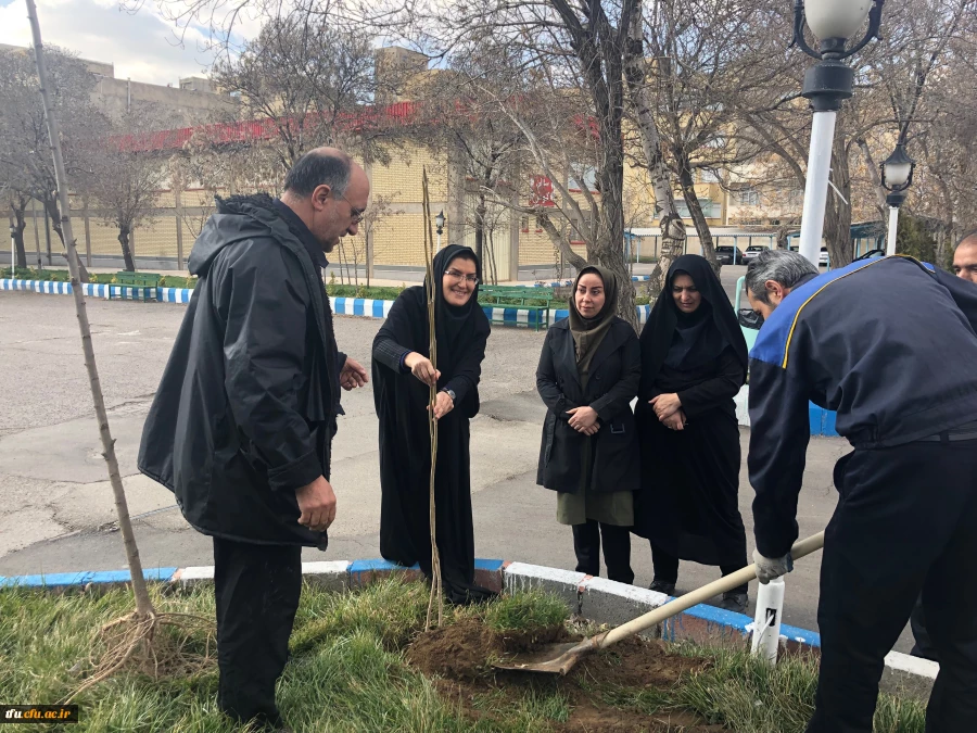 آئین کاشت نهال به مناسبت گرامیداشت 15 اسفند توسط همکاران پردیس فاطمه الزهرا(س) 2