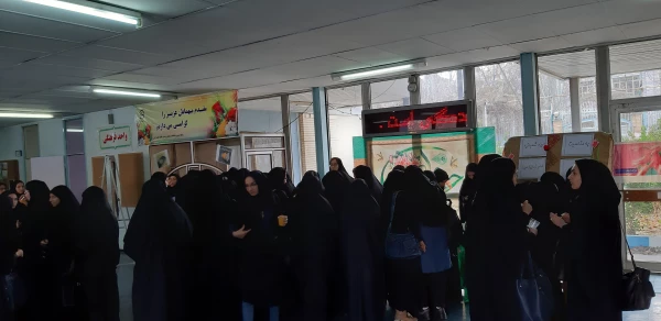 برپایی ایستگاه صلواتی به همت کانون مهدویت وبا همکاری هیئت فاطمیون پردیس فاطمه الزهرا(س)
 2