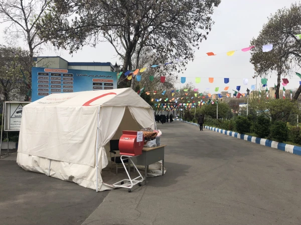 به همت  هلال احمر انجام شد؛

برپایی چادر هلال احمر برای جمع آوری کمک های مردمی به منظور ارسال به مناطق سیل زده کشور 2