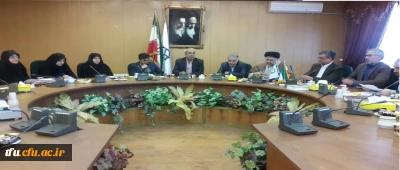 به میزبانی پردیس فاطمه  الزهرا(س) برگزار شد:

اولین جلسه شورای فرهنگی استان در سال 98