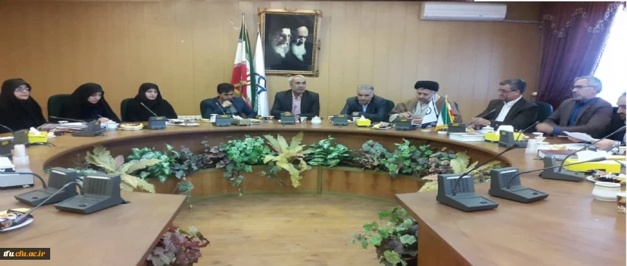 به میزبانی پردیس فاطمه  الزهرا(س) برگزار شد:

اولین جلسه شورای فرهنگی استان در سال 98 2