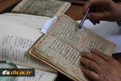 جلسه نسخه شناسی کتب قدیمی موجود در پردیس 5