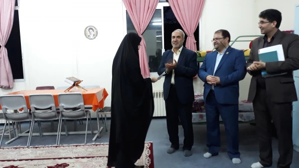 بازدید مدیریت امور پردیس های استان  از سراهای دانشجویی و تقدیر از دانشجویان نمونه و سرپرستان 3