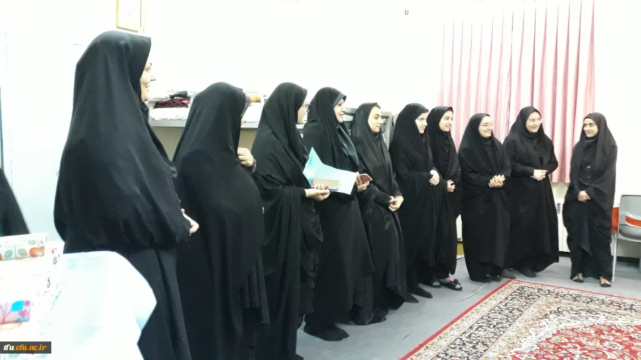 بازدید مدیریت امور پردیس های استان  از سراهای دانشجویی و تقدیر از دانشجویان نمونه و سرپرستان 4