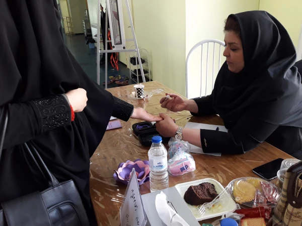 راه اندازی بازارچه وعرضه تولیدات دانشجویی و برپایی نمایشگاه صنایع دستی و سوغات اقوام ایرانی به همراه  برپایی ایستگاه سلامت و تندرستی 4