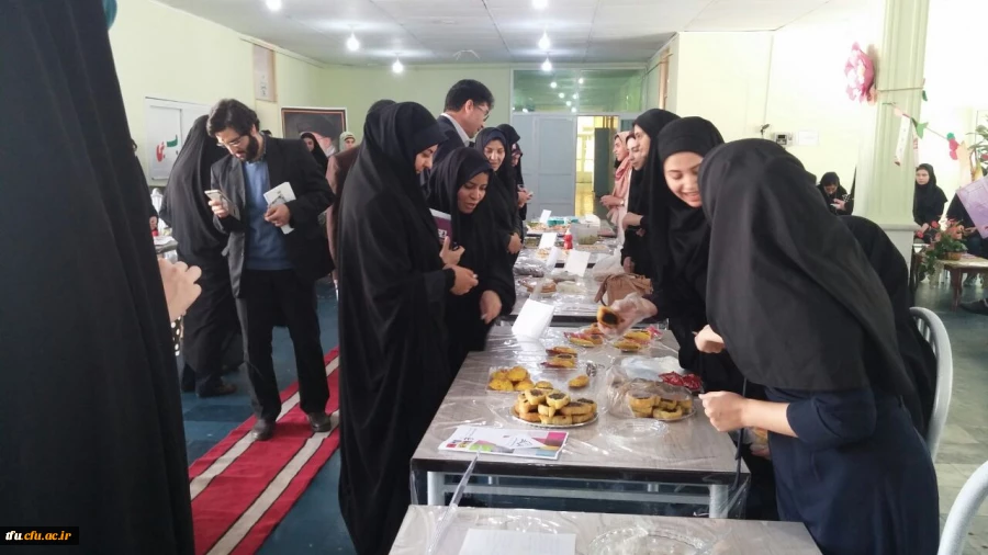 راه اندازی بازارچه وعرضه تولیدات دانشجویی و برپایی نمایشگاه صنایع دستی و سوغات اقوام ایرانی به همراه  برپایی ایستگاه سلامت و تندرستی 6