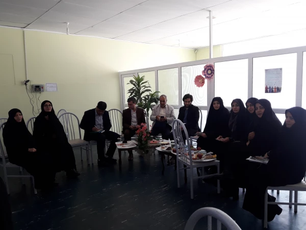 راه اندازی بازارچه وعرضه تولیدات دانشجویی و برپایی نمایشگاه صنایع دستی و سوغات اقوام ایرانی به همراه  برپایی ایستگاه سلامت و تندرستی 5