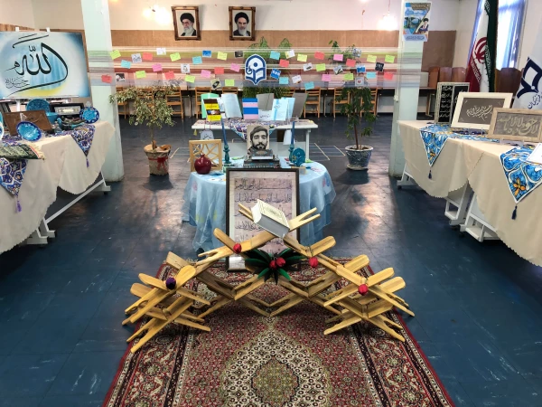 به همت واحد فرهنگی هنری برگزار شد:

نمایشگاه قرآن و عترت 2